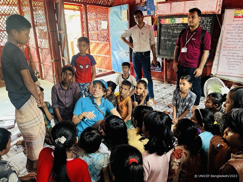 【#UNICEF 日本人職員インタビュー✏️】 今月のインタビューは、#バングラデシュ のコックスバザール現場事務所で難民の子どもたちに教育支援を行う奥村真知子の仕事やキャリアを紹介します。 UNICEFで働くことを目指す若い世代へのメッセージも😀 unicef.org/tokyo/japanese…