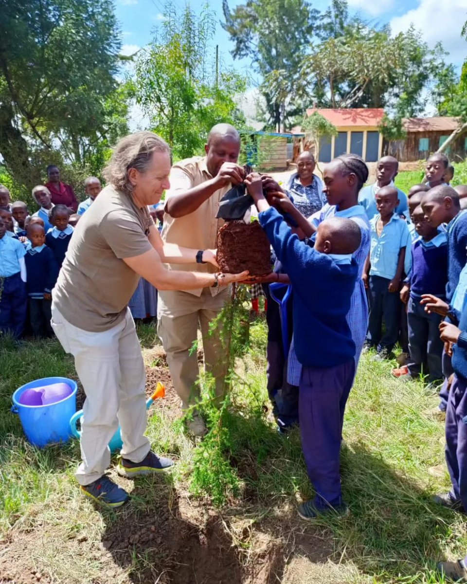 Thrilled to have hosted Rhino Ark USA's Mark Somen on a visit to Aberdare Ecosystem. From insightful discussions with @KWSKenya to fun-filled moments at Bondeni Primary School, it was a day packed with conservation and community engagement. #RhinoArk #RhinoArkPartnerships