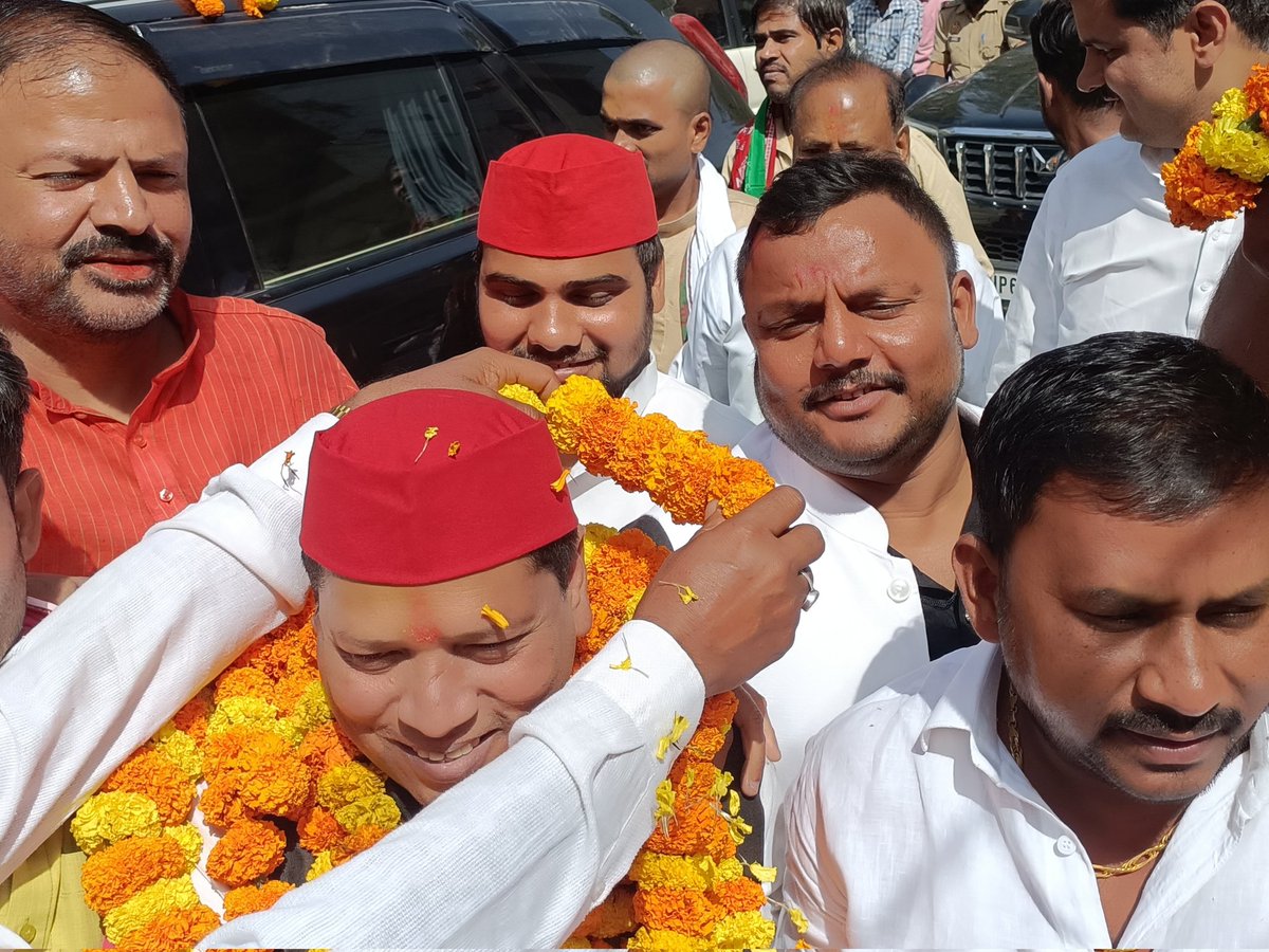 आज सपा प्रत्याशी लोकसभा मिर्जापुर श्री राजेंद्र एस बिंद जी के मिर्जापुर प्रथम आगमन पर समजवादी पार्टी कार्यालय !!!!!!!