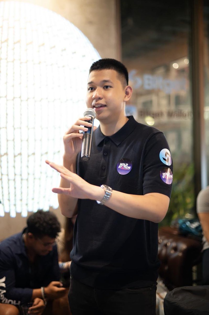 bitgetvietnam's tweet photo. ⭐️#Vneconomics & #Coinbay đưa tin về #BitgetOnBoard: Rise with BGB tại Bangkok
#Bitget đã có mặt tại Bangkok để tổ chức buổi networking trong 2 ngày 30 và 31/3 vừa qua. Sự kiện có sự tham gia của hơn 100 KOLs có tầm ảnh hưởng quốc tế từ khắp Châu Á Thái Bình Dương bao gồm Việt Nam, Nhật Bản, Trung Quốc, Thái Lan, Campuchia, Đài Loan… với tổng số người theo dõi lên tới hơn 50 triệu.
Đặc biệt, ông Hieu Do Head of Partnership, nhà tài trợ kim cương cho sự kiện lần này, đã có mặt để chia sẻ về sản phẩm @HoldstationW - nền tảng phi tập trung xoay quanh ví hợp đồng thông minh Web3 cung cấp giao dịch futures trên ZKSync Era.
📌Vneconomics: https://t.co/MyqHO59Hxb
📌Coinbay: https://t.co/5ZdbOwfC34
English below 👇
Vneconomics and Coinbay report on #BitgetOnBoard: Rise with BGB in Bangkok
Bitget was present in Bangkok to organize a networking session on March 30 and 31. The event has the participation of more than 100 internationally influential KOLs from across Asia Pacific including Vietnam, Japan, China, Thailand, Cambodia, Taiwan... with a total number of followers reaching up to more than 50 million.
Mr. Hieu Do Head of Partnership, the diamond sponsor for this event, was present to share about the Holdstation product - a decentralized platform revolving around a #Web3 smart contract wallet providing futures trading on #zkSyncEra.