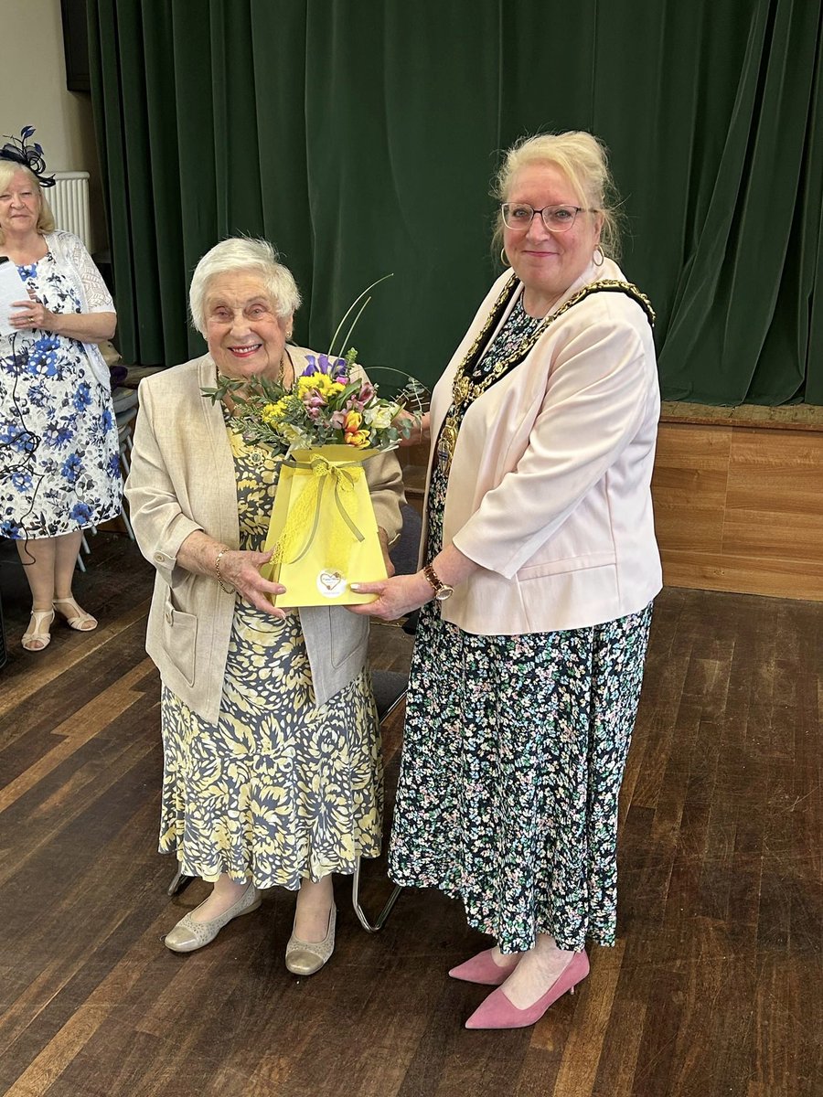 A massive thanks to the Newton-le-Willows members of the National Association of Women's Clubs. I had a wonderful time at their 30th anniversary celebrations! I presented Enid with an Honorary Membership & flowers to recognise her part in setting up the group💐