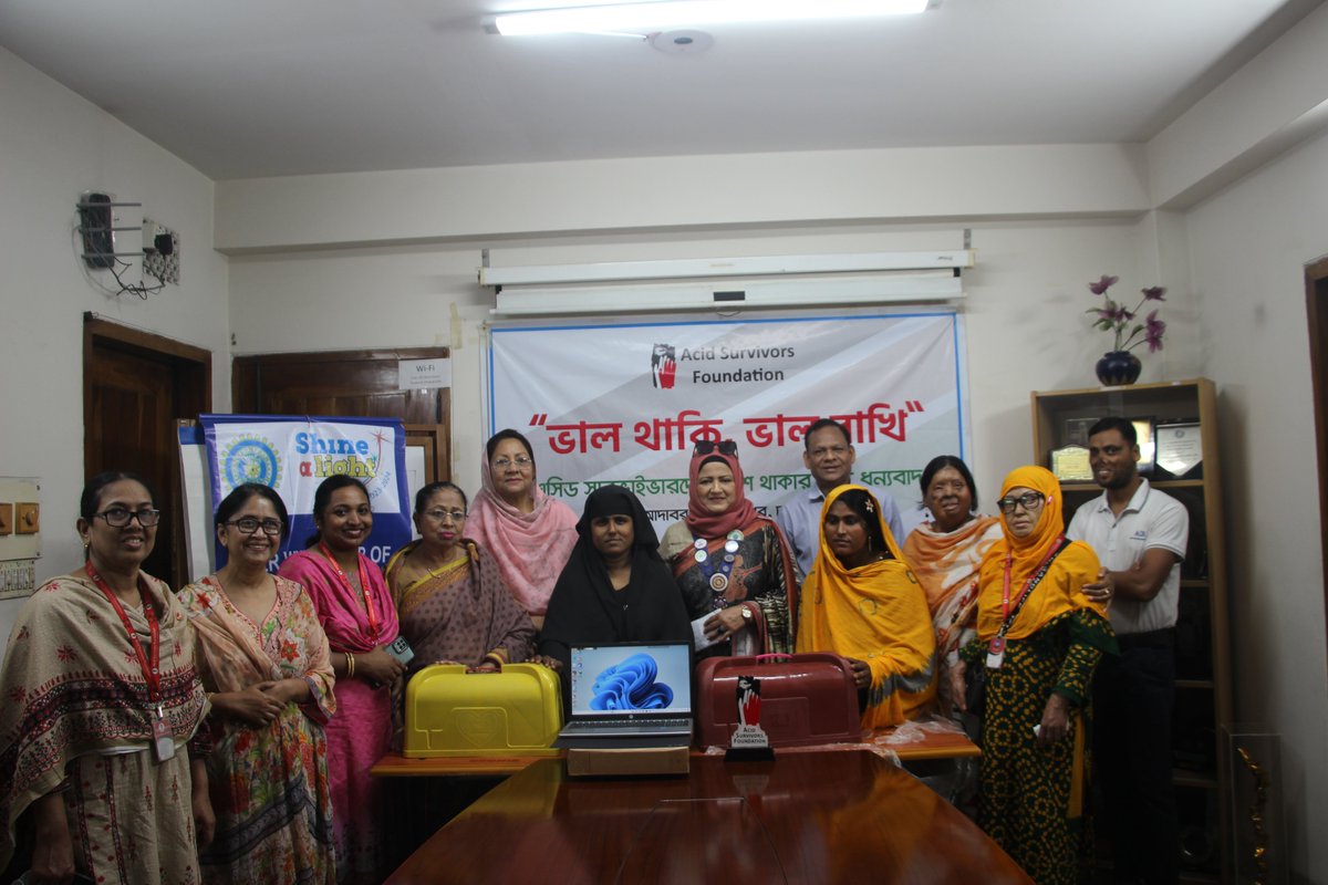 BD_ASF's tweet image. On April 3, 2024, the Inner Wheel Club of Dhaka North West exhibited generosity by donating two sewing machines to the acid survivors will assist them in their income generation. 

Read More: acidsurvivors.org/inner-wheel-dn…