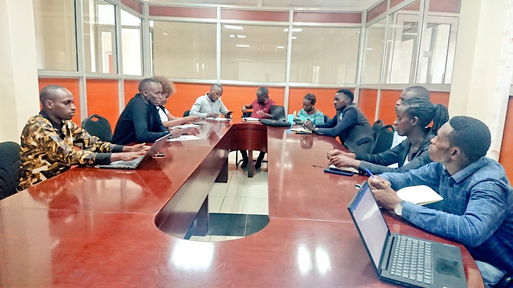 bugeserayouth's tweet image. #𝐁𝐮𝐠𝐞𝐬𝐞𝐫𝐚𝐍𝐨𝐧𝐚𝐡𝐚𝐁𝐢𝐫𝐢𝐤𝐮𝐛𝐚
Muri iki gitondo, Umuhuzabikorwa w’Inama y’Igihugu y'Urubyiruko muri @bugeserayouth Bwana @Pascal_Mboni Ayoboye Inama Isanzwe ya komite nyobozi y'urubyiruko ku rwego rw'Akarere y'Igihembwe cya 4 @RwandaYouthArts, @jnabdallah.