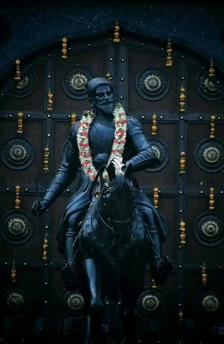 ABKSSOFFICIAL's tweet photo. "जब हौसले बुलंद हो तो पहाड़ भी एक मिट्टी का ढेर लगता है।" 

अन्याय और अत्याचार के विरुद्ध लड़ने वाले, परमप्रतापी योद्धा, धर्म रक्षक तथा हिन्दवी स्वराज्य के संस्थापक एवं महान मराठा सम्राट छत्रपति शिवाजी महाराज जी की पुण्यतिथि पर उन्हें शत शत नमन।🙏🙏 https://t.co/io69uzby5A