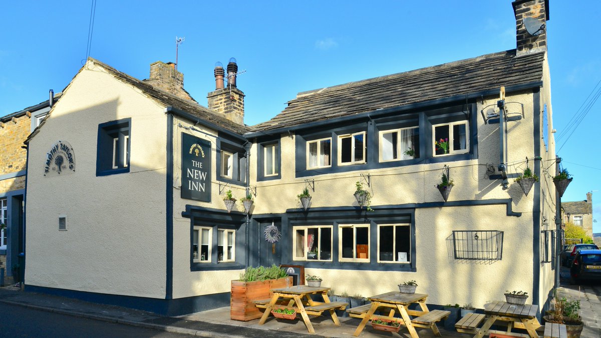 It's #NationalWalkingDay. 🚶 Timothy Taylor's pubs and the Yorkshire countryside are a match made in heaven. Taking the Aire, a 9¼ mile walk, includes two of our pubs! The Woolly Sheep Inn, Skipton and the The New Inn, Cononley, perfect for a pit stop. timothytaylor.co.uk/pub-walks-bike…