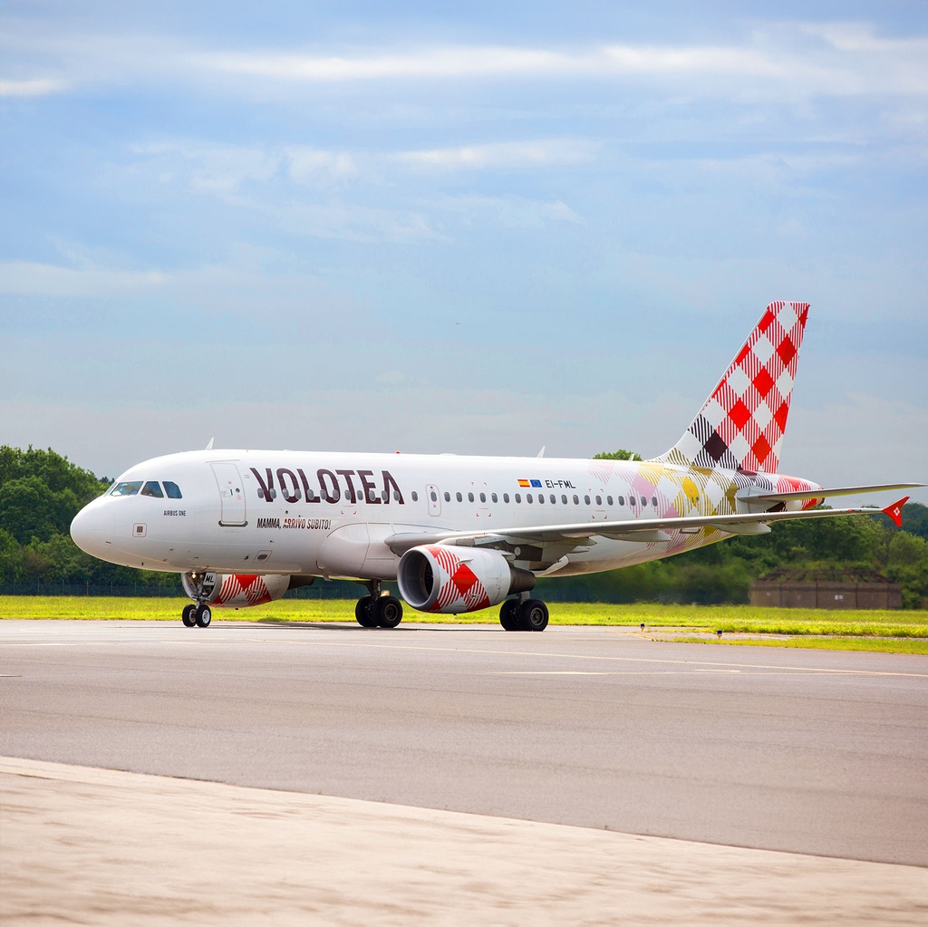 🚨Travel information: Volotea Terminal Change in Lyon ✈️From April 3rd, all Volotea flights will operate from Terminal 2. Thanks to this change, we'll be able to enhance your travel experience and our services. We look forward to seeing you onboard! 👉 shorturl.at/arIU9