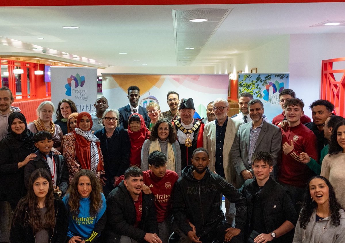 Thank you to @FPMosque for hosting a fantastic Iftar with @Arsenal at the Emirates — a lovely evening of unity, kindness and peace. Great to meet Arsenal legend @ElNennY. Thank you for inspiring young people across Islington! ⚽️