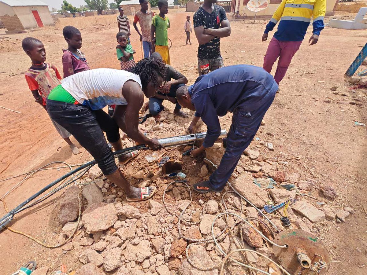 KodalMinerals's tweet image. The solar water pumping system at Ngoualana Village (near Bougouni Project) was inoperable for the last 4 months, with locals forced to walk 4km for water.

To resolve this, Kodal ordered a replacement water pump &amp;amp; additional solar capacity with installation completed last week.