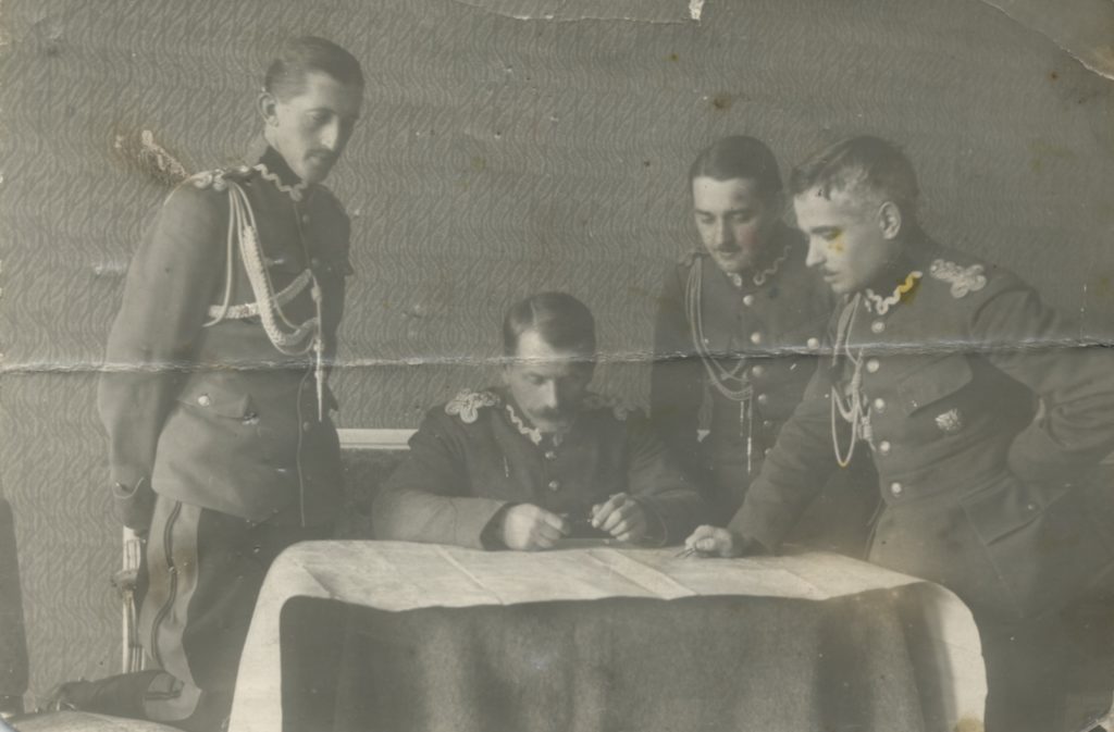 Bronisław Radziejowski was a 🇵🇱officer and #PolishSovietWar hero. As a result, he was among 18,000 Polish officers ruthlessly executed by the Soviets in the #Katyn Forest in spring 1940. The Soviets would never forget those who dared to oppose their ‘vision’ of the world.