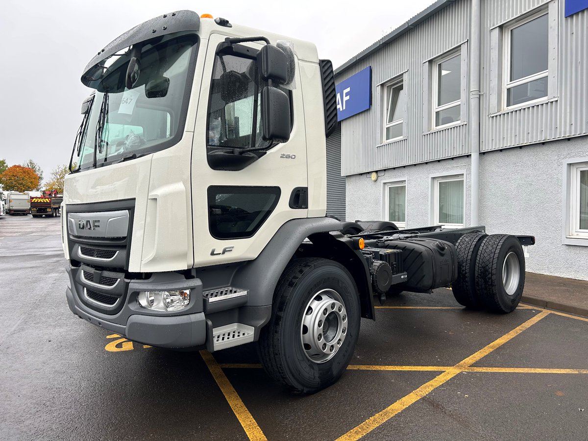 DAF LF260 18T Construction Chassis’ in stock ready to go to take fitment of your chosen equipment Please get in touch if you are interested to discuss or for further details. - 0131 440 4100 - sales@lothiandaf.co.uk #LF #DAF #Stock #Skip #Tipper #ReadyToGo #lothiandaf