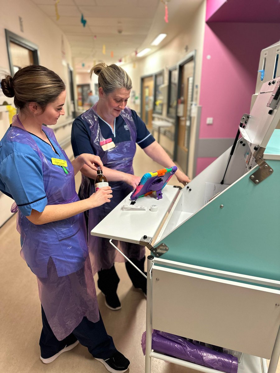 Did you know nurses wearing purple aprons are involved in medication administration? This incredibly important role takes great concentration If you ever see a nurse in a purple apron it's important they are not disturbed (unless it's urgent) #Nurse #PurpleApron @NHSGGC