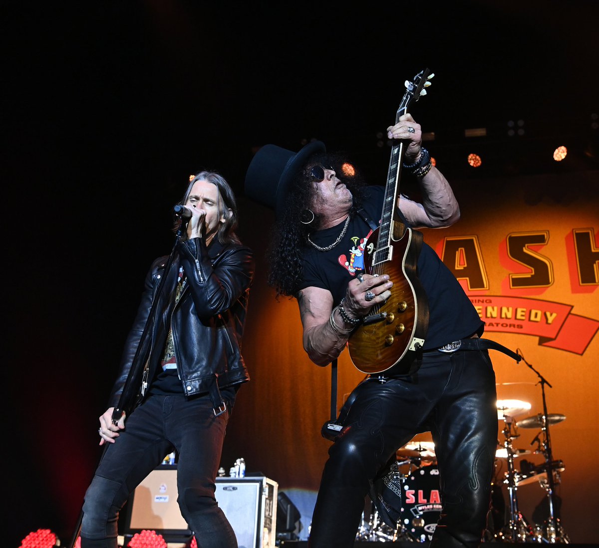 The amazing <a href="/Slash/">Slash</a> and <a href="/MylesKennedy/">Myles Kennedy</a> live in concert <a href="/AOArena/">AO Arena</a> in Manchester 

Pic By <a href="/stephenstanley/">stephen farrell</a> Shot for <a href="/totalNtertainmt/">TotalNtertainment</a> ao