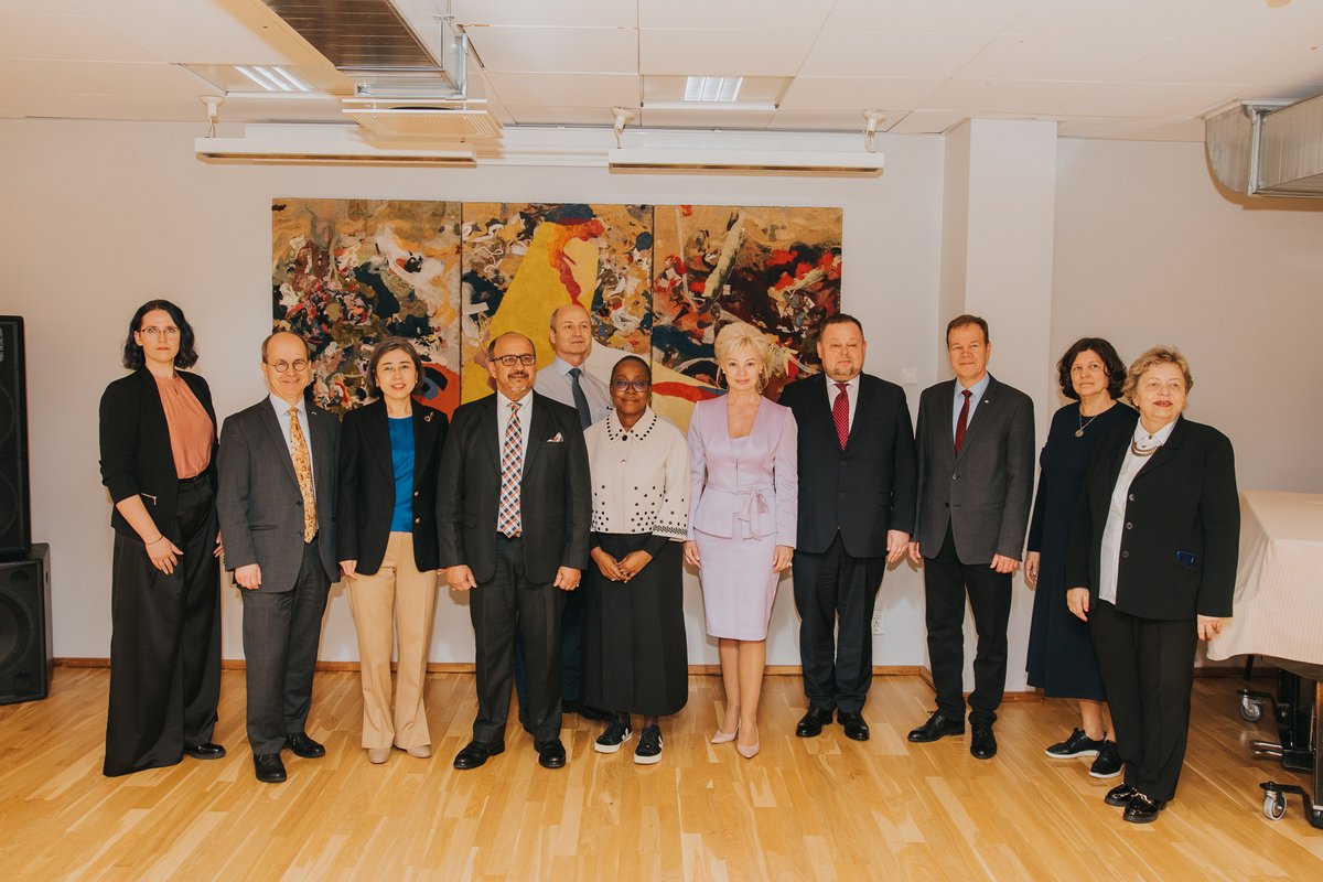 ukinestonia's tweet photo. Our DHM, along with Ambassadors from 🇦🇹, 🇮🇳, 🇨🇳and 🇭🇺, were honoured to participate in the Festival of Opinion in #Rapla today. Recognising that the country’s youth is its future, she talked with the students of Vesiroosi Kool about investing their time rather than spending it. https://t.co/Bm49qfMYFG