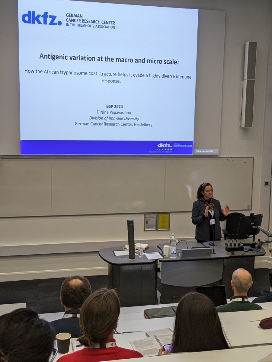 And now from #BSP2024 session 'Antigenic variation 1', we have Prof Dr Nina Papavasiliou of @DKFZ telling us about 'Antigenic variation at the macro & micro scale: how the African #trypanosome coat structure helps it evade a highly diverse immune response.' #ntds
