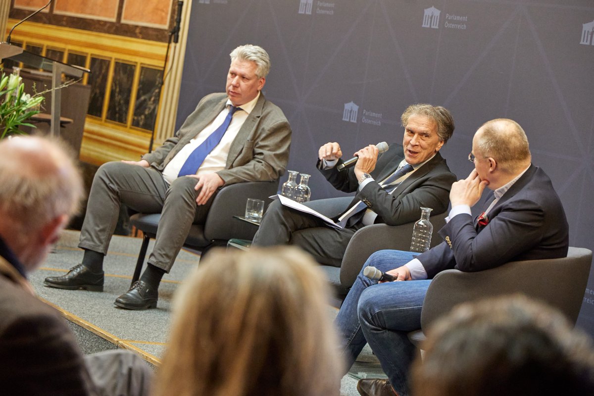 'Bringing Wittgenstein Home'. Gestern Abend im @OeParl gute Diskussion darüber, wie Österreich vom Denken Ludwig Wittgensteins und der gesellschaftlichen Vielfalt seiner Zeit heute kulturell profitieren könnte. #WittgensteinInitiative @DA_vienna