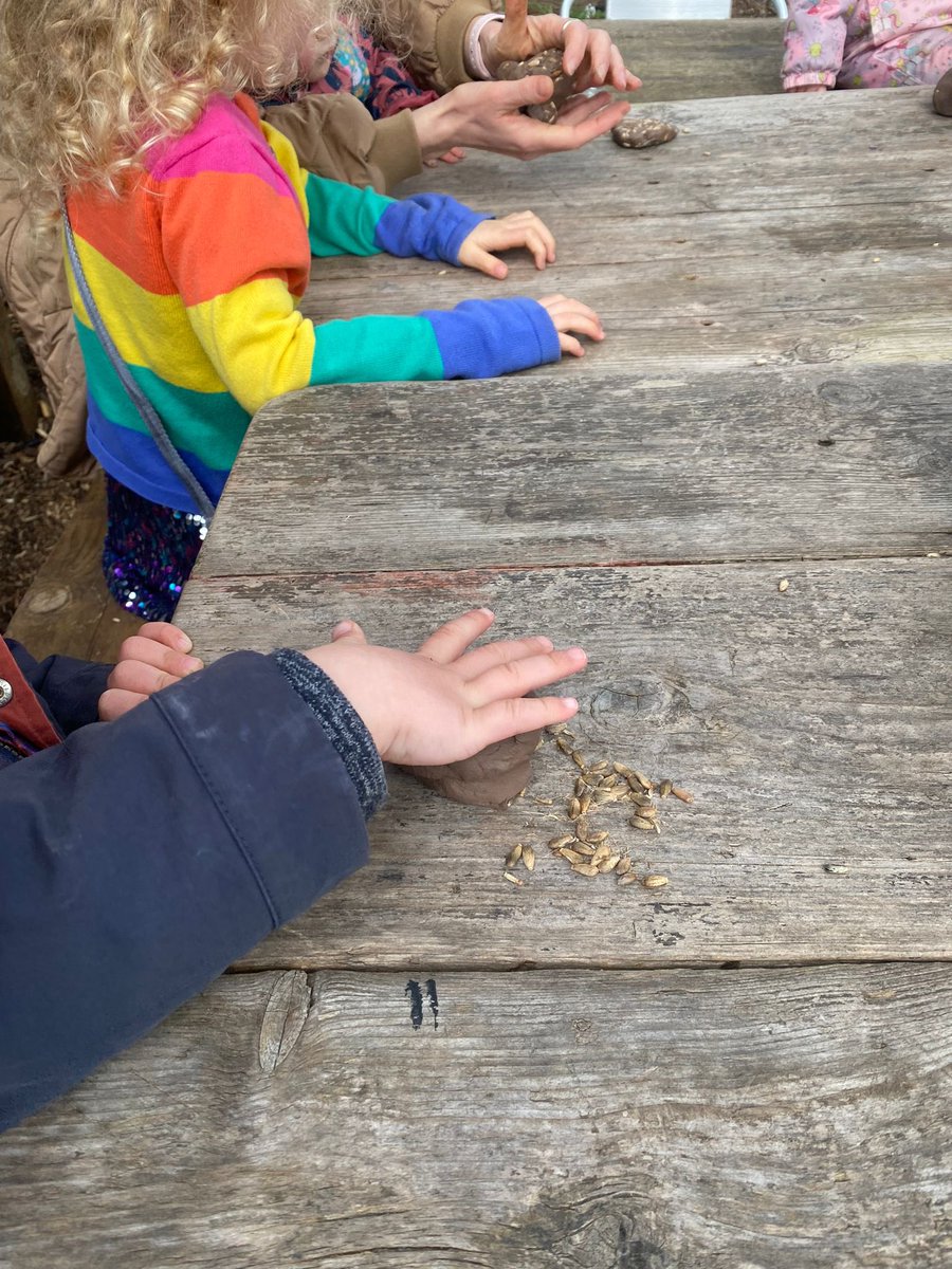 Our free Forest Explorers Parent/career and toddler drop in sessions every Wednesday 10-12. Come and be in nature and let your children discover nature in our beautiful garden inside #finsburypark