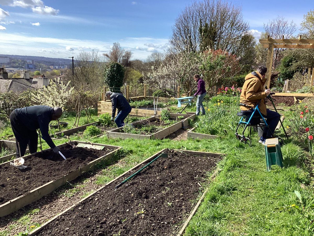 As a supporter of charities working in mental health, we're celebrating the positive impact of gardens on our mental well-being this #CommunityGardenWeek🌱🌻🌿 We love these pictures from our grant holders @SAGE_Sheffield, who promote horticultural therapy for mental health🌺