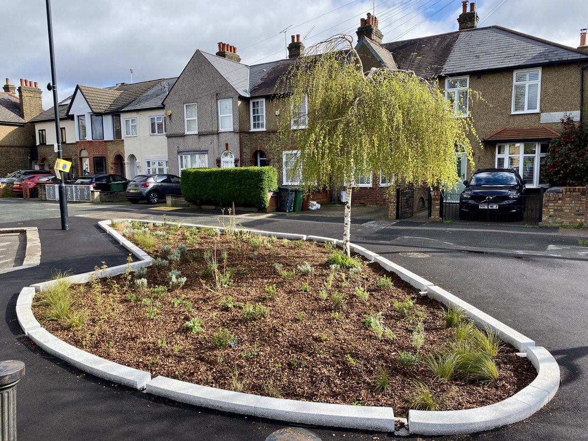 🌿Finished planting over 65m² of #RainGardens #SuDS in @wfcouncil, adding over 450 plants to the urban landscape! 🌼🌳

Why  we love Rain Gardens:

🌧️ Mitigate #rainfall effects
🌊Ease #drainage system pressure
🐝Natural, eco-friendly water management
🌾Boost #biodiversity &