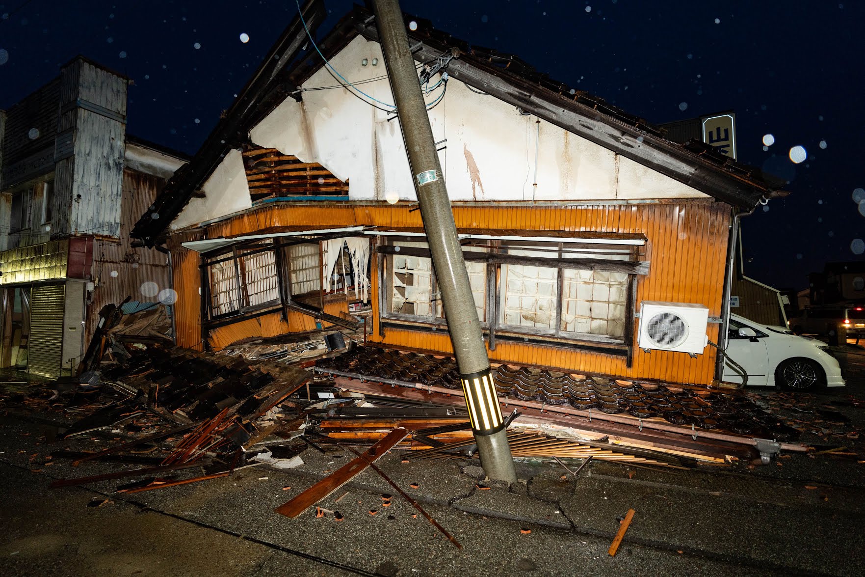 Casa colapsa tras el terremoto en Taiwán | X