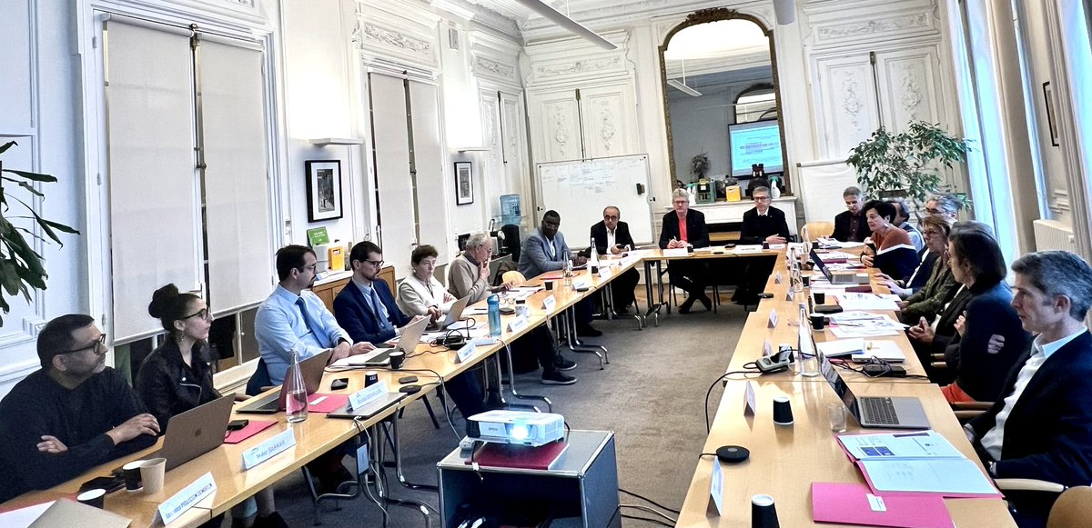 Présentations riches et instructives de <a href="/benallal_nadia/">Nadia Benallal</a> de <a href="/LaFrenchTech/">La French Tech</a> et de <a href="/_mihirsarkar/">Mihir Sarkar</a> de <a href="/ENGIEgroup/">ENGIE</a> sur l’innovation et l’#IA au service de la #transitionénergétique. Thématique partagée avec les élus du <a href="/sigeif75/">Sigeif</a> lors de la #Commission prospective et #innovation.