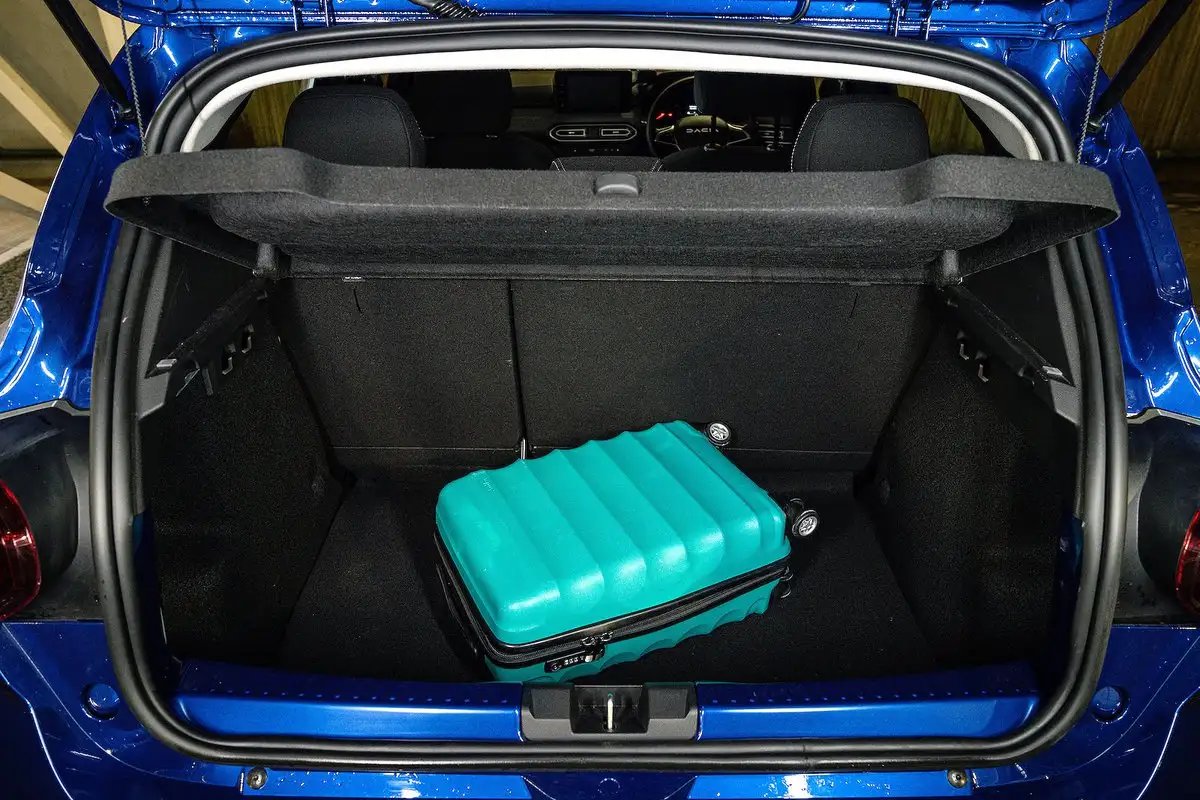 whatcar's tweet image. REVIEW: @daciauk has introduced a new range-topping trim to the Sandero line-up 👀 

Let's see if it's worth considering, or if its Citroën C3 and Volkswagen Polo rivals still make most sense as a budget buy buff.ly/3gYzLaw