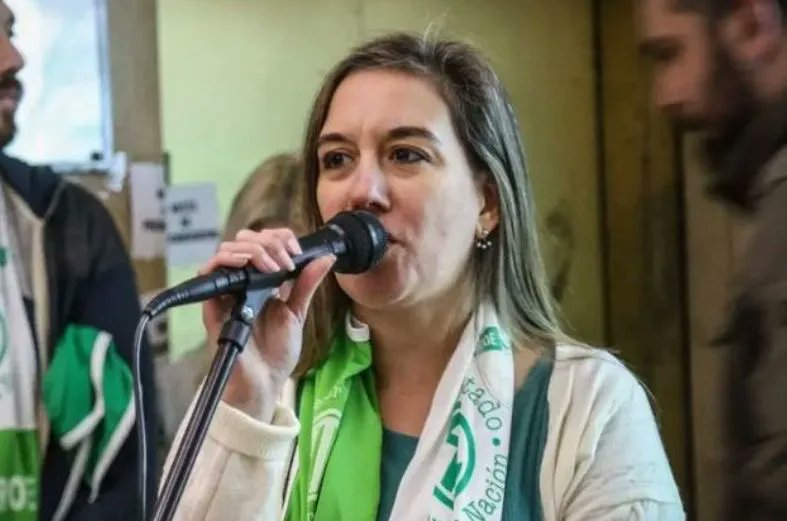 Coloniaam550's tweet image. AHORA | Ingrid Manfred @manfred_ingrid, Secretaria General de ATE en Desarrollo Social @ATEmds, en vivo en #ContraReloj con @roditoherrera.