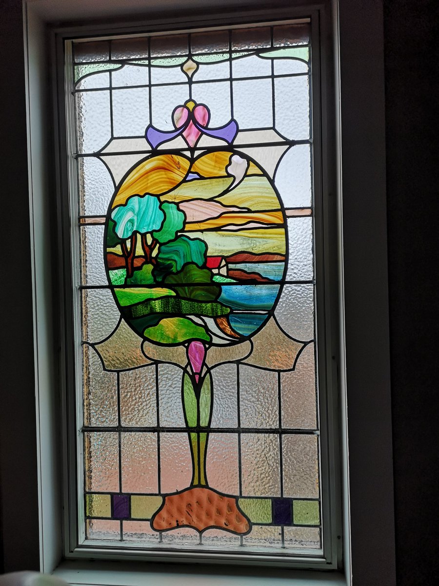 Wonderfully colourfull hall window with beautiful hand made glass. Late 19th c. #stainedglass #Glasgow #Scotland 🏴󠁧󠁢󠁳󠁣󠁴󠁿