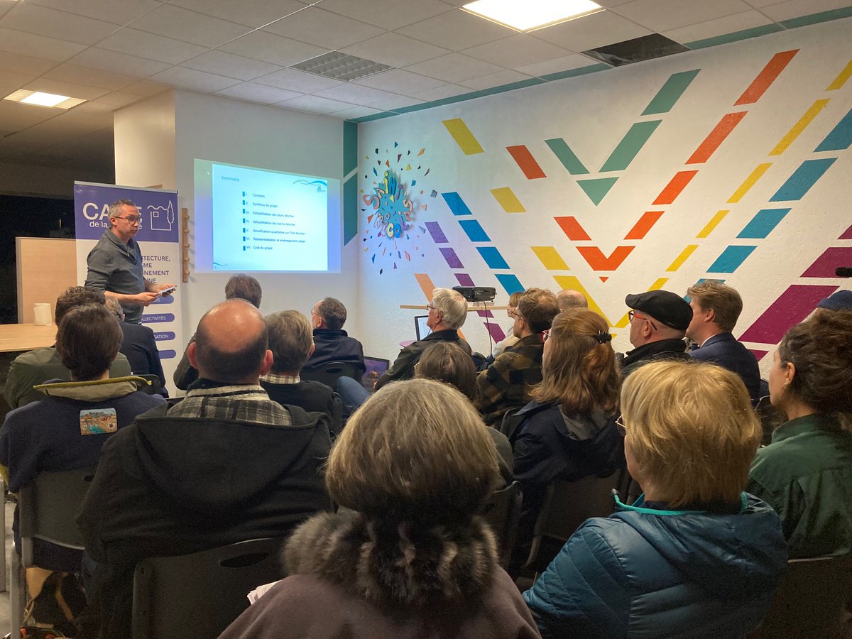MeduaneHabitat's tweet photo. Le 19 mars,le #CAUE53 organisait un événement sur la qualité architecturale produite lors d’opérations de rénovation énergétique. Pour illustrer ce sujet, les équipes de Méduane Habitat ont organisé une visite de l'opération de réhabilitation des résidences Mortier à #Laval.
#Hlm https://t.co/tkGiDMAcM8