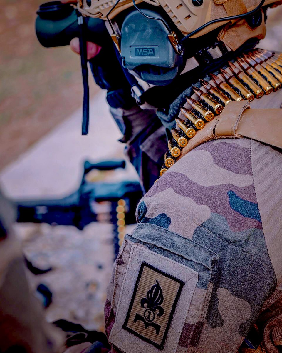 ChefdecorpsGRLE's tweet image. Sans un déclic, vous ne commencerez rien. 
Mais surtout, sans la régularité de l’entraînement, 
vous ne gagnerez jamais.

La FOS du #1REG le sait bien : chaque jour compte, chaque effort nous rapproche de l’excellence 🚀🔥

#Legion #BouleDeFeu