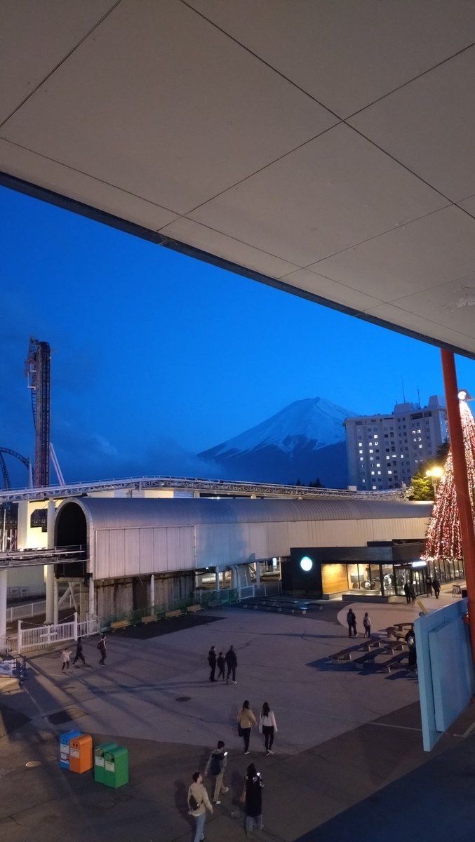 Ya_Traveler's tweet photo. 富士山ちかすぎてやばい https://t.co/QcS2Qi6cDP