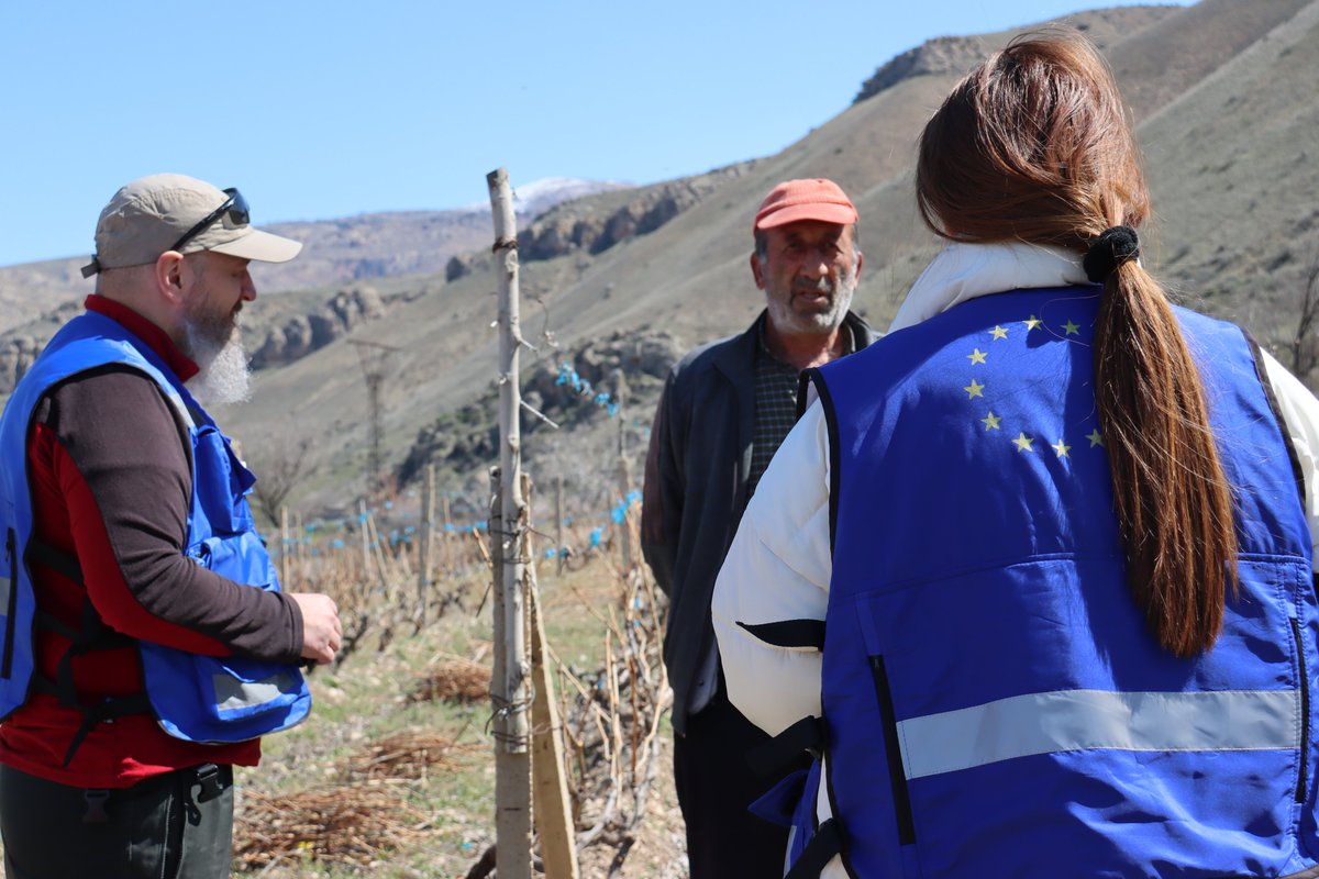 By request of the Head of Khachik village, EUMA observed the cultivation work of local farmers to contribute to their sense of security. We continue patrolling daily on the Armenian side of the border with Azerbaijan. The situation across the country is reported to be calm. 🇪🇺🇦🇲