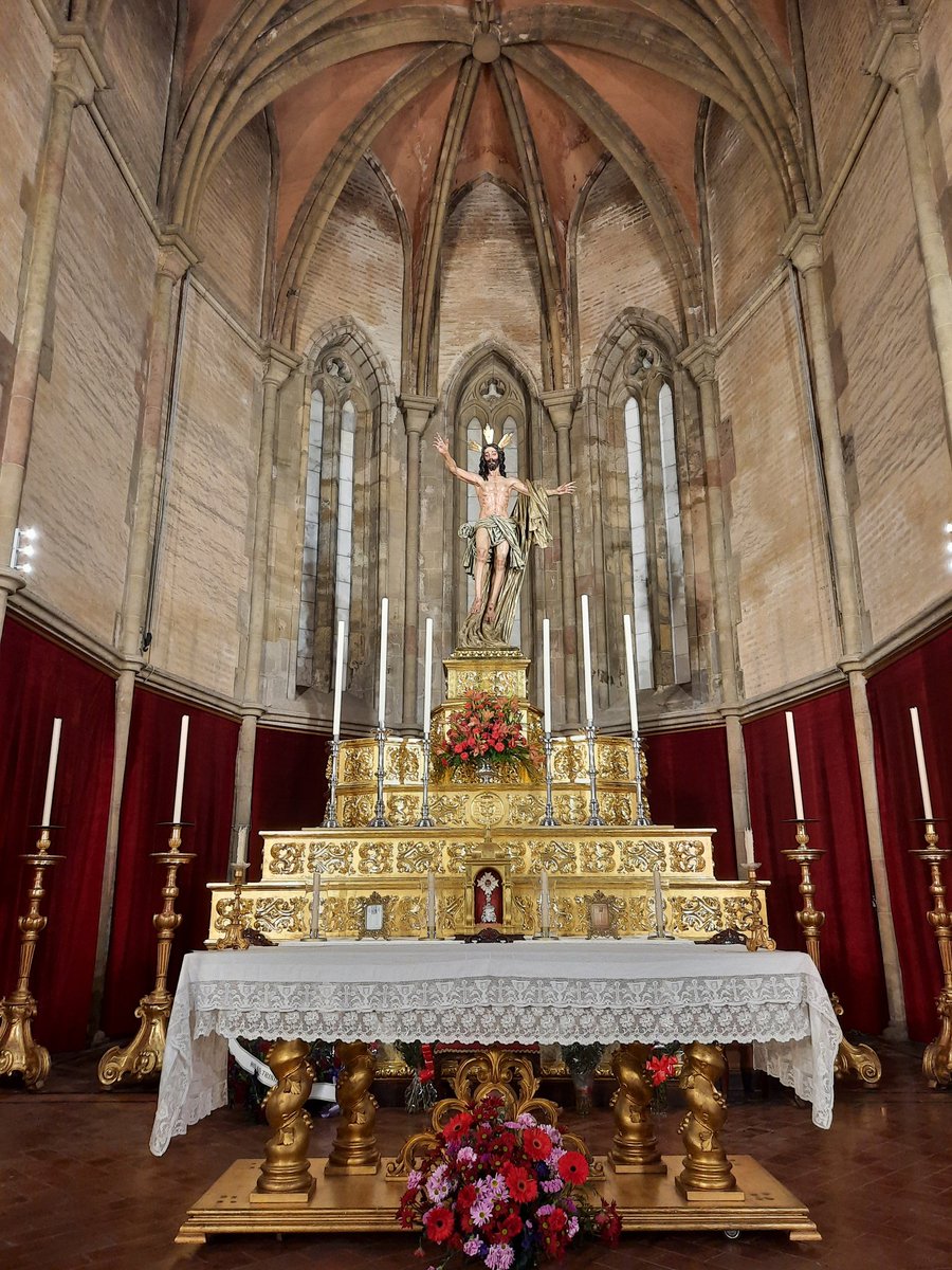 En la tarde de ayer el Señor de la Resurrección volvió a su altar tras la Semana Santa de 2024. La próxima vez que pise el suelo será Cuaresma de nuevo