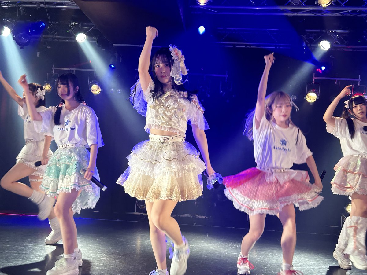 yasu15t's tweet photo. 体調悪くて、遅くなってしまいましたが
如月あずさ卒業公演ご協力お手伝いして下さった皆様本当にありがとうございました！
はじめてのオタクで何もわからない状態から皆様にいろいろ教えていただき
まさか最後にアンコール口上するとは思いもしていませんでした
何も考えて↓ https://t.co/Wn06PWWoXy