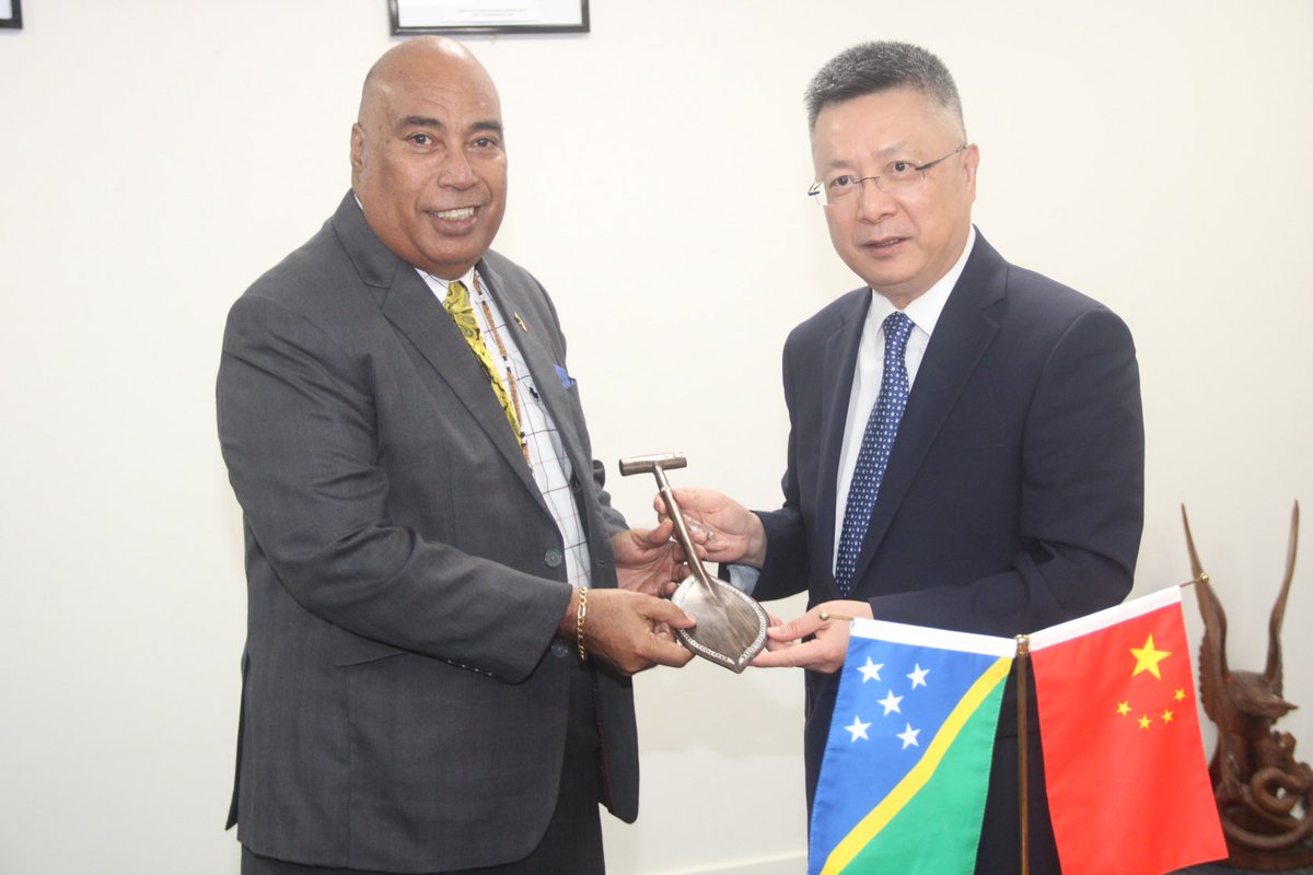 Great discussion today with Chinese Government Special Envoy for the Pacific Ambassador Qian Bo. Solomon Islands 🇸🇧- China 🇨🇳 relations looking to the future. Discussed national, trade, infrastructure, sub regional and regional issues.