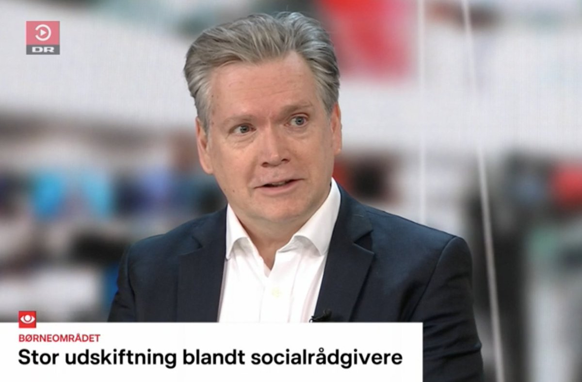 Mads Roke Clausen (@madsroke) on Twitter photo Stor udskiftning af socialrådgivere har konsekvenser for de børn og unge, de skal hjælpe, kendskabet til sociale tilbud og den kommunale økonomi. Derfor: skab bedre vilkår for socialrådgiverne <a href="/signefaerch/">Signe Færch</a> @DRNyheder <a href="/RosenkrantzT/">Rosenkrantz-Theil</a> @kommunerne <a href="/RosaEriksen9/">Rosa Eriksen</a> Stor udskiftning af socialrådgivere har konsekvenser for de børn og unge, de skal hjælpe, kendskabet til sociale tilbud og den kommunale økonomi. Derfor: skab bedre vilkår for socialrådgiverne <a href="/signefaerch/">Signe Færch</a> @DRNyheder <a href="/RosenkrantzT/">Rosenkrantz-Theil</a> @kommunerne <a href="/RosaEriksen9/">Rosa Eriksen</a>