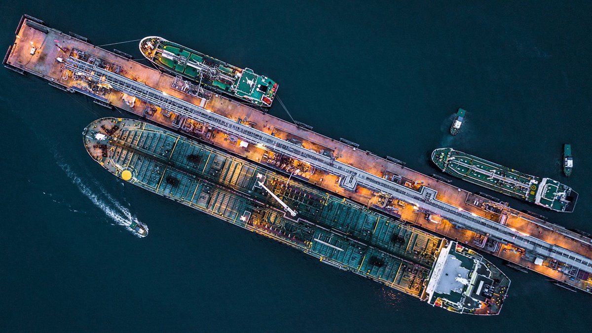 .@WartsilaMarine's latest #report on #SustainableFuels for shipping lists the 3 key elements of success. Because the industry has only the lifetime of a single vessel to achieve full #decarbonisation, we must act now. Discover more here: wartsi.ly/4ciay77
