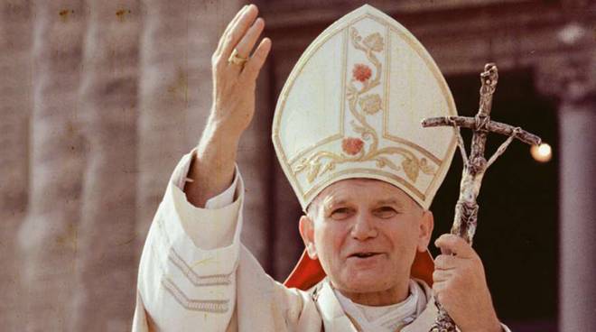 2. 4. se spominjamo smrti ( 2005 l.) svetega papeža Janeza Pavla II, borca proti komunizmu. 2x je obiskal Slovenijo: prvič od 17. do 19. 5. 1996, ko je obiskal vse tri takratne škofije, drugič pa 19. 9. 1999, ko je v Mariboru za blaženega razglasil škofa Antona Martina Slomška