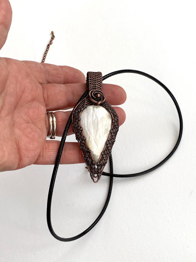 Handcrafted, copper wire wrapped pendant, complete with large, teardrop Scolecite crystal.

Purchase via Etsy: etsy.com/uk/listing/168…

#Scolecite #copper #wirewrapped #teardroppendant #handcraftedpendant #handcraftedjewellery #uniquejewellery #uniquependant #bohemianjewellery