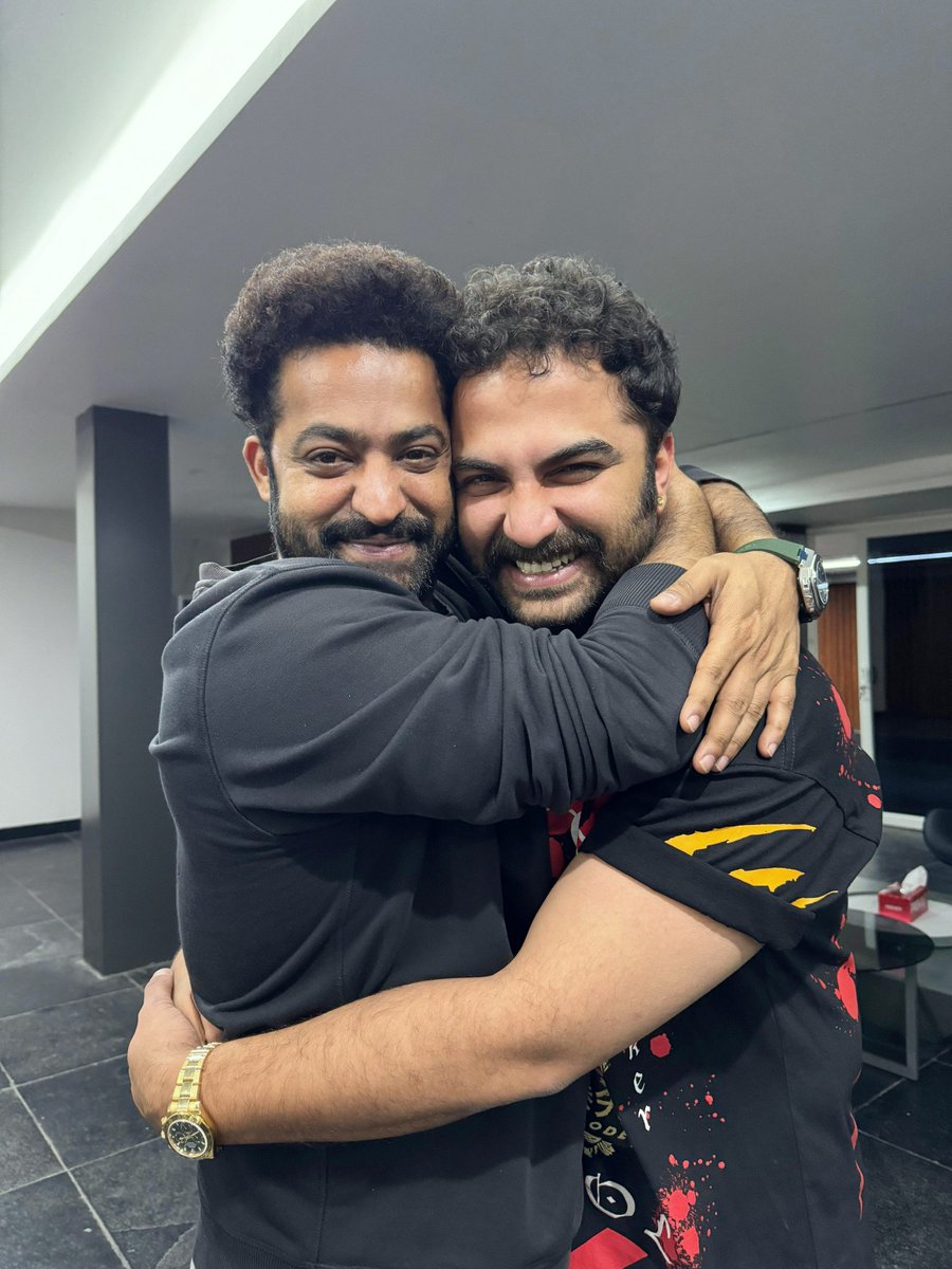 VishwakSenActor's tweet photo. Love you anna @tarak9999 https://t.co/DhdmstRkBe