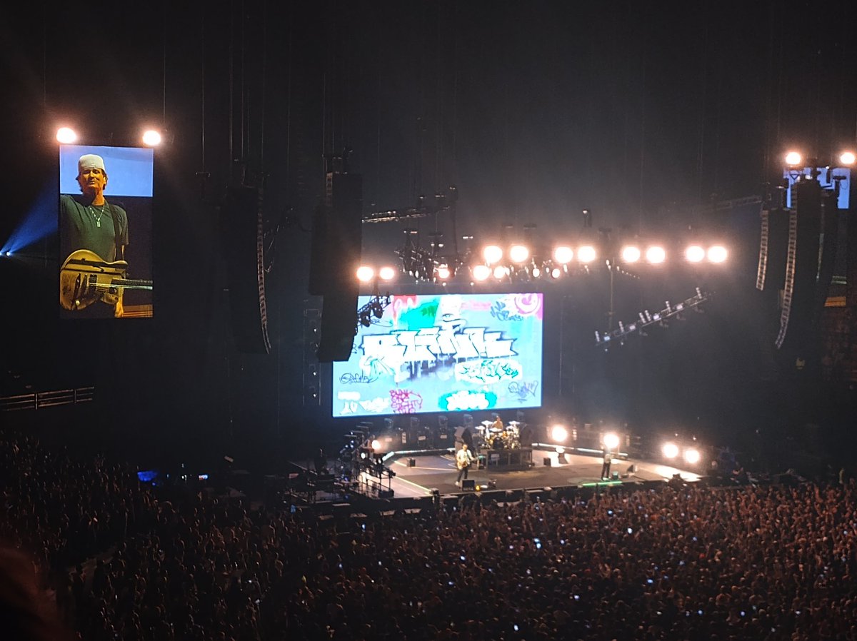 ire_chikis's tweet photo. Blink 182 ✅ https://t.co/cU0E37WMfD