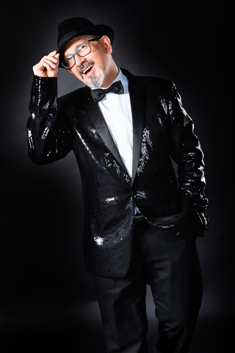 Mahnueventos's tweet photo. ¿Qué sería de la vida si no tuviéramos el valor de intentar algo nuevo?
(Vincent Van Gogh)
Foto de Luis Pavía Juárez para Neguri Jazz Band. #music #jazz #swing #happiness https://t.co/F8arcASvdx