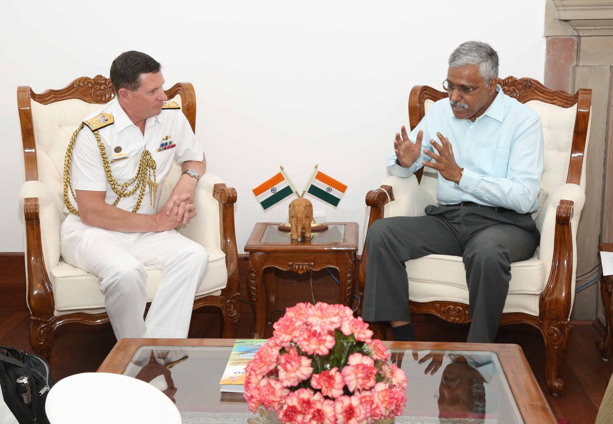 Chief of the Royal Australian Navy Vice Adm Mark Hammond @CN_Australia today met Defence Secretary Shri @giridhararamane in New Delhi. @rajnathsingh @HQ_IDS_India @indiannavy @PIB_India @HCICanberra @Australian_Navy