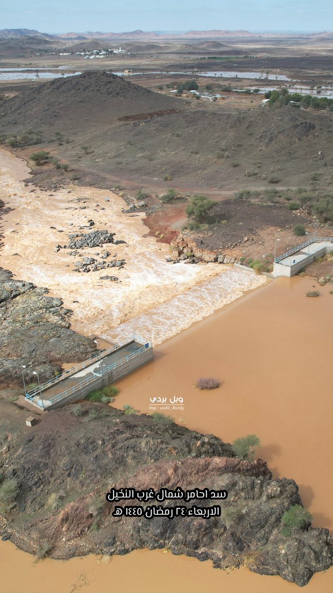 Wabl_Burdy's tweet photo. لقطات جوية 🚁
سد احامر شمال غرب النخيل 
الاربعاء ٢٤ رمضان ١٤٤٥ هـ https://t.co/TWI4tiUjH4