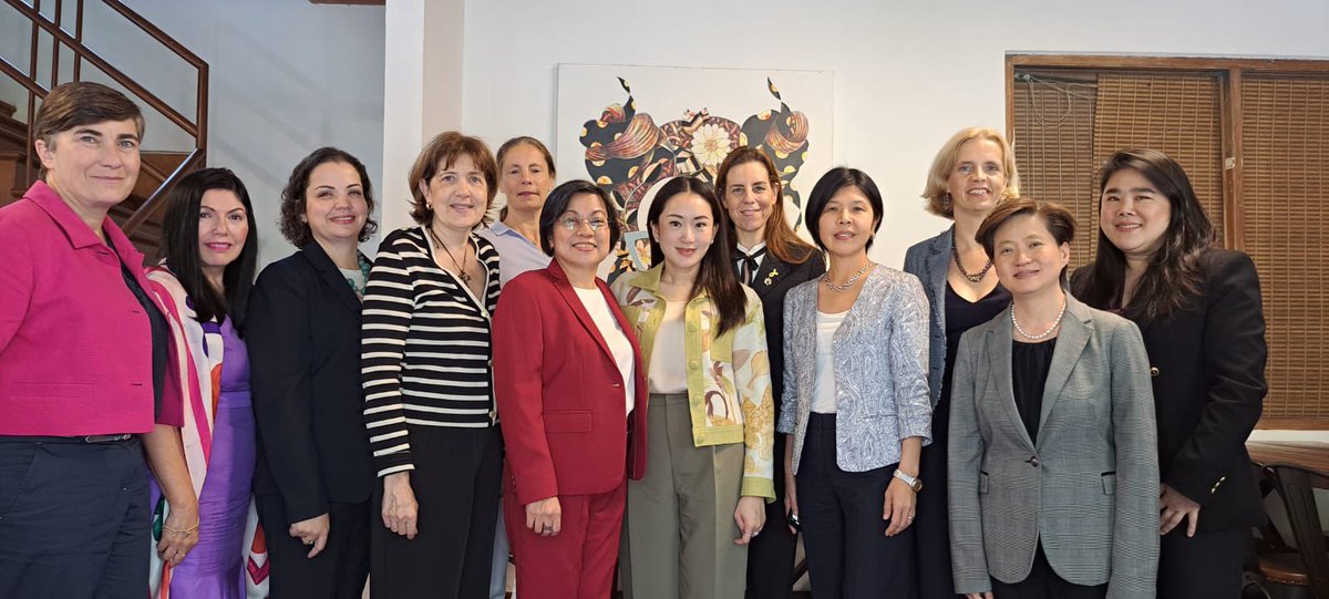 Yesterday I hosted our Bangkok Ladies Ambassador group, for a very special lunch with the Leader of Pheu Thai party, @ingshin and the advisor to the Foreign Minister, @Chayika. It was a wonderful opportunity to exchange views in an informal atmosphere and enjoy tasty Israeli…