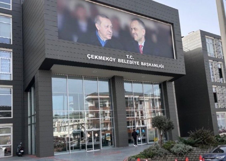 bilio_muydunuz's tweet photo. AKP’den CHP’ye geçen Çekmeköy belediyesinin ilk gün değişimi… https://t.co/ngp7sxu7Op