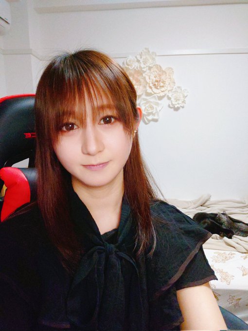 遅くなりましたが昨日はBIGO LIVE配信見てくれた方、ありがとうございました！！ 次回は明日、4月4日20時〜です 2回目にしてすっぴん雑談配信です🫣  相変わらず声が掠れてハスキーボイスになってますがよかったら見に来てね🥹 https://t<a href="/tag/canime_tokyo"class="tags"><span>#canime_tokyo</span></a>