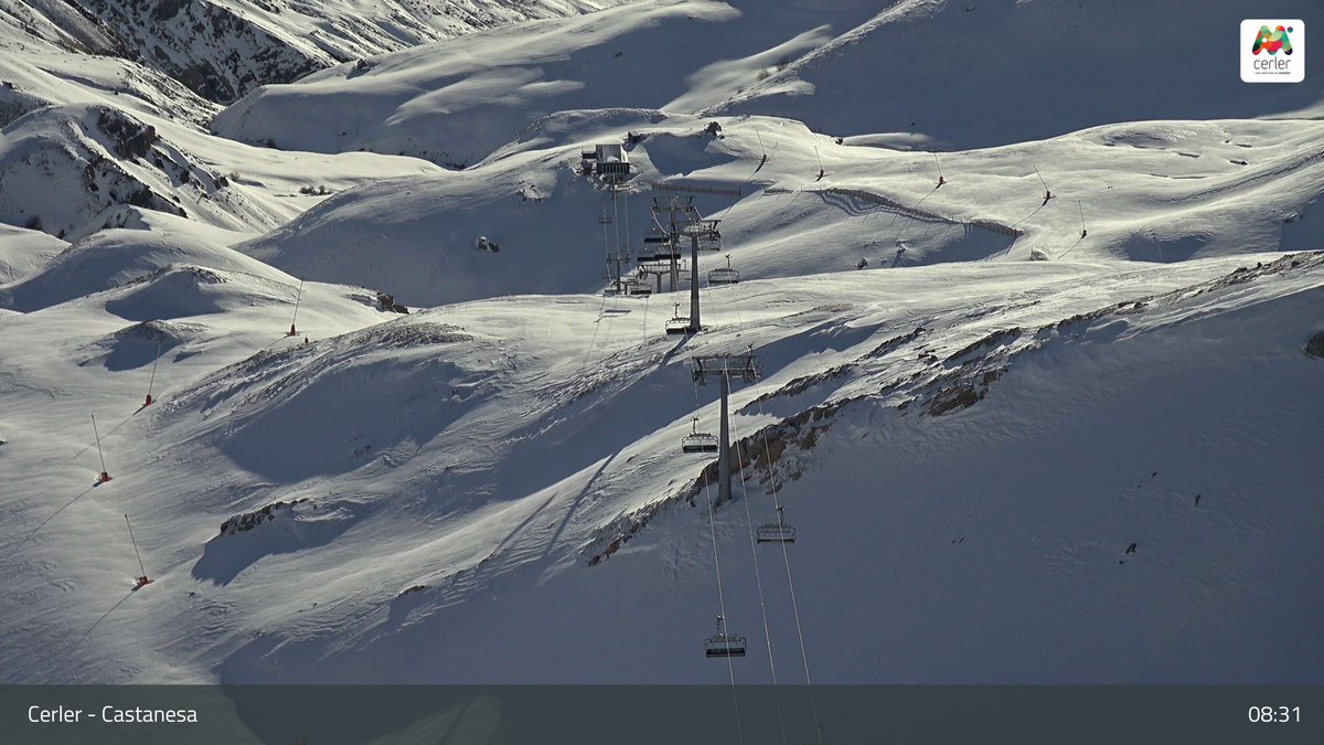 Amanece el día 3 de abril de 2024. Poco nuboso. #Benasque mínima de 2,6ºC. #Cogulla mínima de -2,5ºC. Buenos días! #meteo #ValledeBenasque