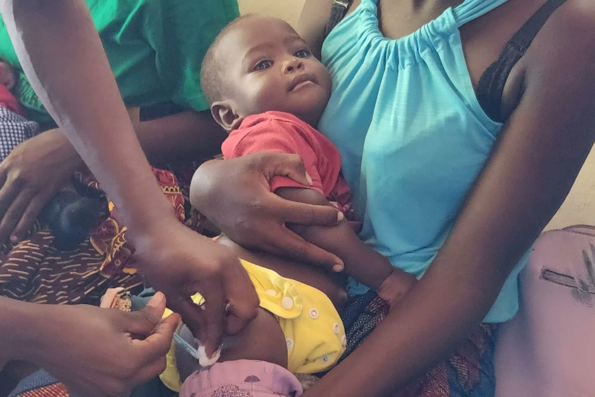 #ForEveryChild, good health! Ministry of Health provides the #typhoid vaccine at all vaccination sites across #Malawi to protect #children from typhoid fever, thanks to support from @Gavi to @MalawiGovt through #UNICEF ⬇️ shorturl.at/ptxHI