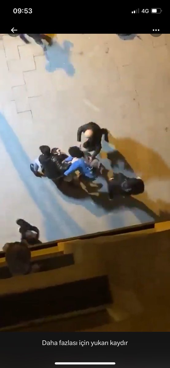 12 yaşında bir çocuğa beş polisin saldırdığını herkes gördü.

O çocuk Filistinli bir çocuk olsa ve polis İsrailli olsa kıyamet koparırdınız.

O çocuk siyahi bir çocuk olsa ve polisler Amerikalı olsa kıyamet koparırdınız. 

O çocuk sırf Kürd olduğu için bir çoğunuz susacaksınız.