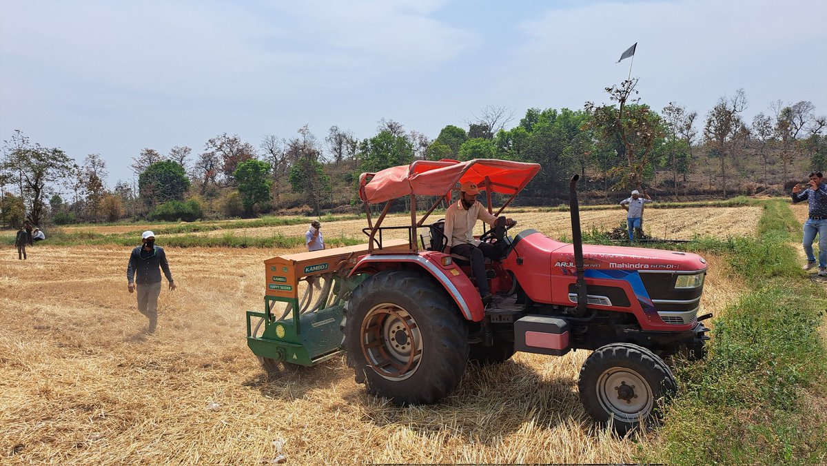 maske_aec's tweet photo. Deploying farmers participatory trials for #Spring #Mungbean under #CRA_Project @minmpkrishi @mpkrishi through technical support  of @BISA__India at #Katni #MadhyaPradesh.

#ClimateResilientAgriculture
#farmerswelfare

@Arunkum81057931
@rgosingh https://t.co/whLAEWGQoW